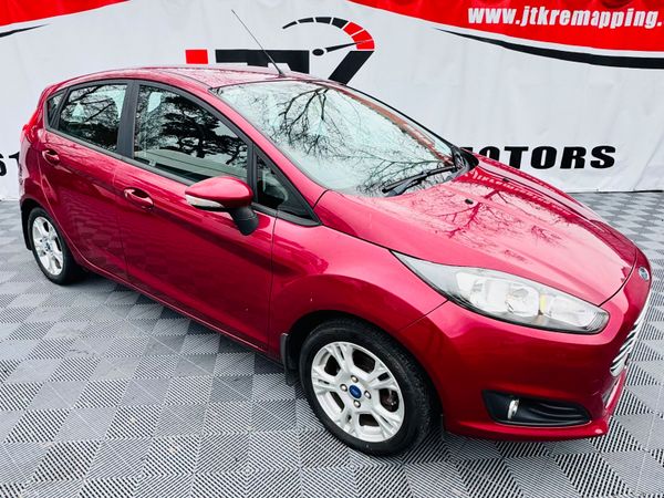 Ford Fiesta Hatchback, Petrol, 2015, Red