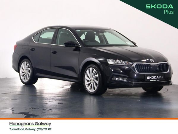 Skoda Octavia Hatchback, Petrol, 2023, Black