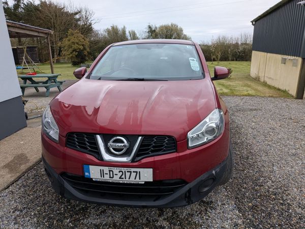 Nissan Qashqai Hatchback, Diesel, 2011, Red