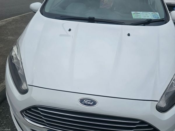 Ford Fiesta Hatchback, Petrol, 2014, White