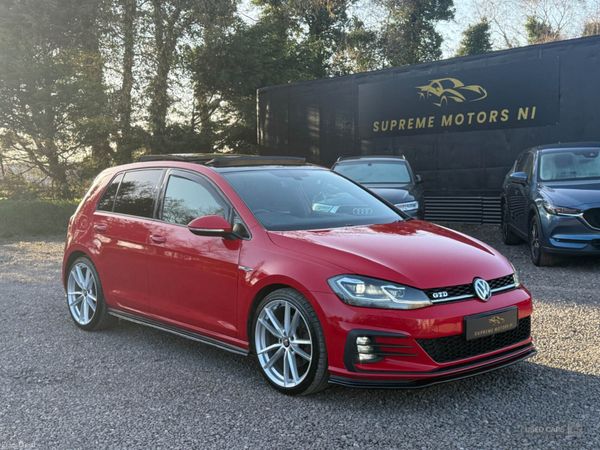 Volkswagen Golf Hatchback, Diesel, 2017, Red