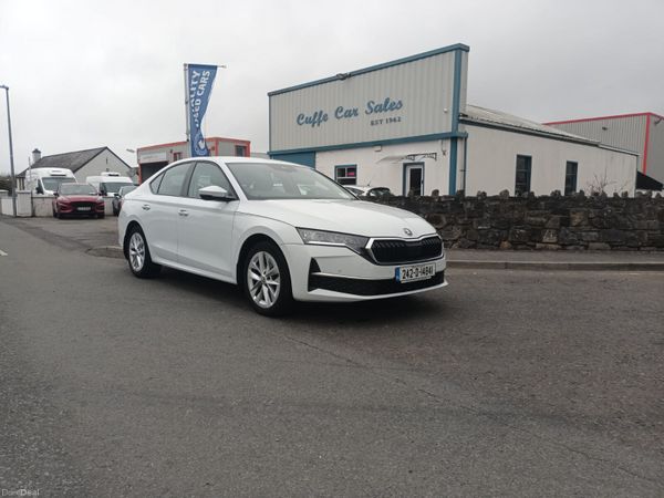 Skoda Octavia Saloon, Diesel, 2024, White