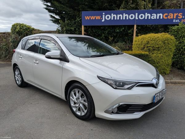 Toyota Auris Hatchback, Petrol, 2017, White