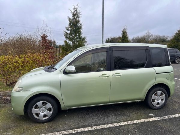 Toyota Sienta MPV, Petrol, 2012, Green