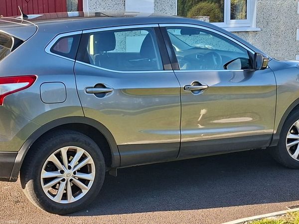 Nissan Qashqai SUV, Diesel, 2017, Grey