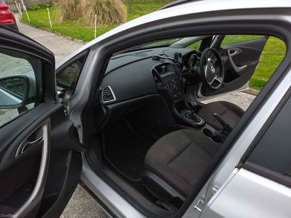 Vauxhall Astra Estate, Diesel, 2012, Silver