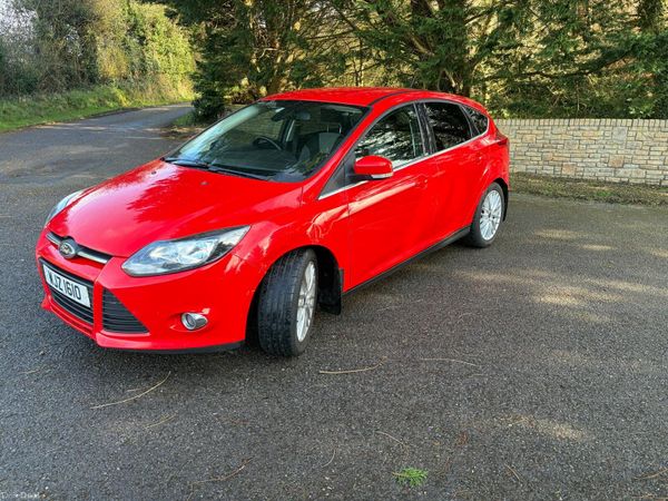 Ford Focus Hatchback, Petrol, 2014, Red
