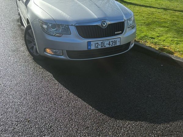 Skoda Superb Hatchback, Diesel, 2012, Silver