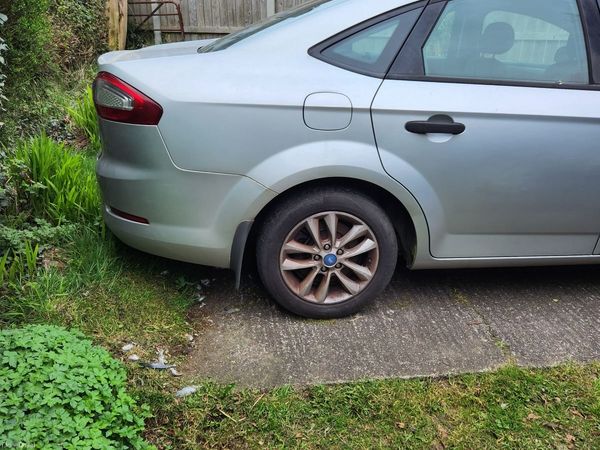 Ford Mondeo Saloon, Diesel, 2012, Silver