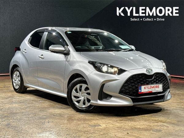 Toyota Yaris Hatchback, Petrol Hybrid, 2024, Silver