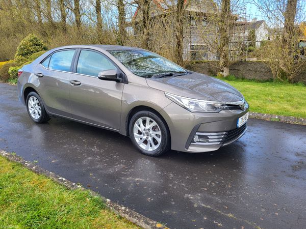 Toyota Corolla Saloon, Diesel, 2017, Grey