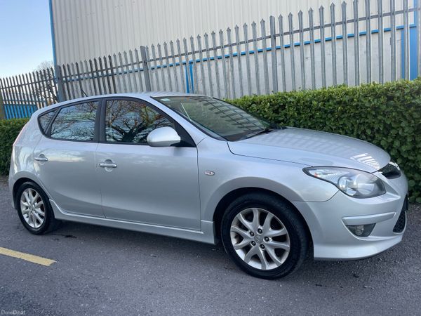 Hyundai i30 Hatchback, Diesel, 2011, Silver