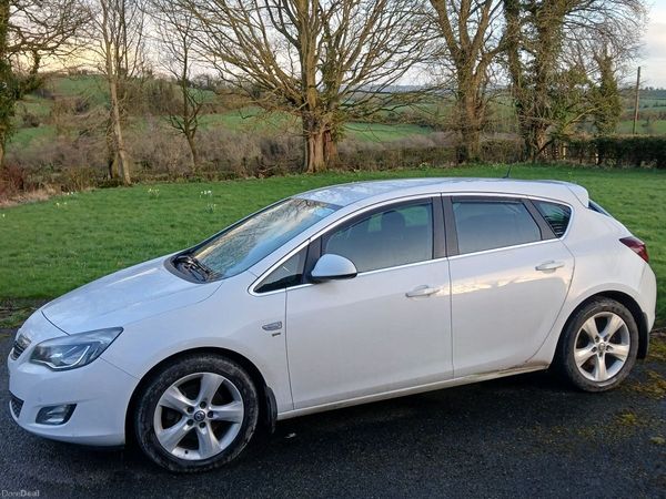 Vauxhall Astra Hatchback, Diesel, 2012, White