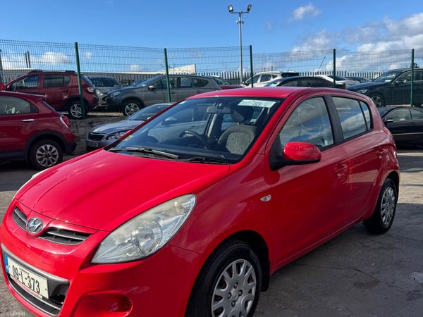 Hyundai i20 Hatchback, Petrol, 2009, Red