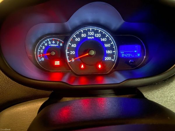 Hyundai i10 Hatchback, Petrol, 2011, Red