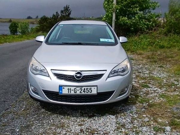 Opel Astra Hatchback, Diesel, 2011, Silver
