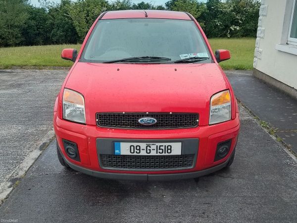 Ford Fusion Hatchback, Diesel, 2009, Red