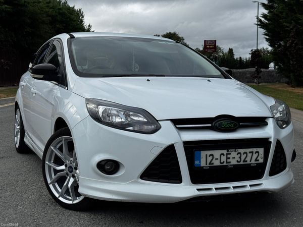 Ford Focus Hatchback, Petrol, 2012, White
