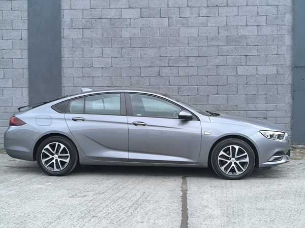 Vauxhall Insignia Hatchback, Diesel, 2017, Grey