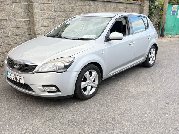 Kia Ceed Hatchback, Diesel, 2012, Silver