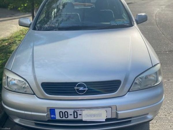 Opel Astra Saloon, Petrol, 2000, Silver