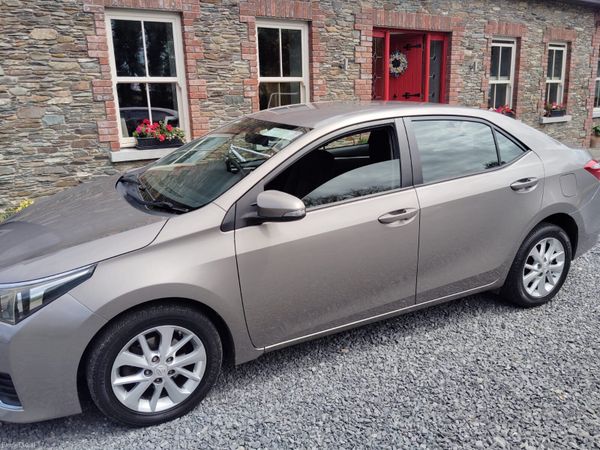 Toyota Corolla Saloon, Diesel, 2014, Bronze