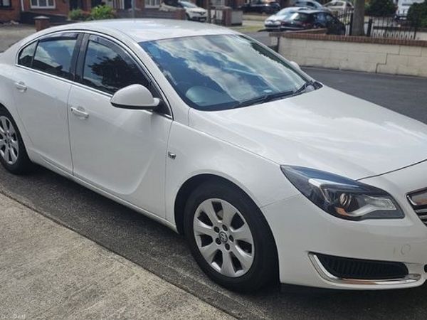 Vauxhall Insignia Hatchback, Diesel, 2014, White