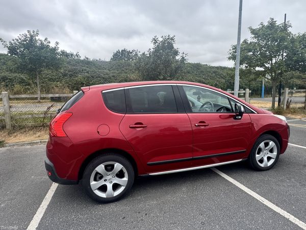 Peugeot 3008 MPV, Diesel, 2011, Red