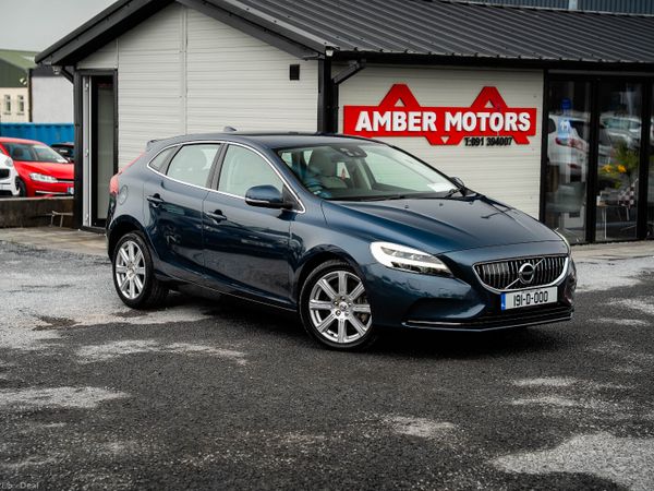 Volvo V40 Hatchback, Diesel, 2019, Blue