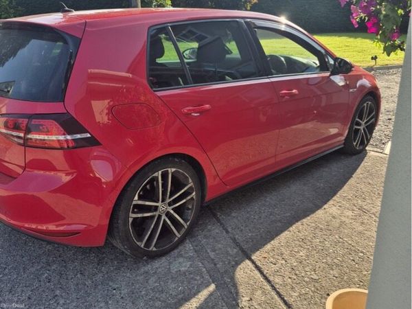 Volkswagen Golf Hatchback, Diesel, 2015, Red