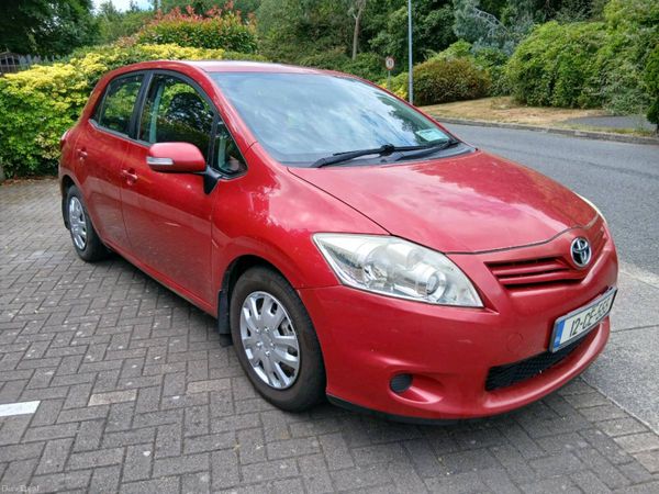 Toyota Auris Hatchback, Diesel, 2012, Red
