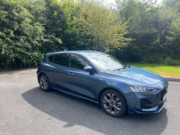 Ford Focus Hatchback, Petrol, 2022, Blue