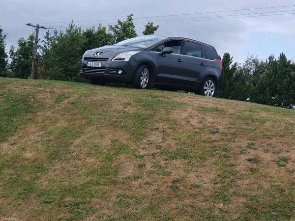 Peugeot 5008 MPV, Diesel, 2012, Grey