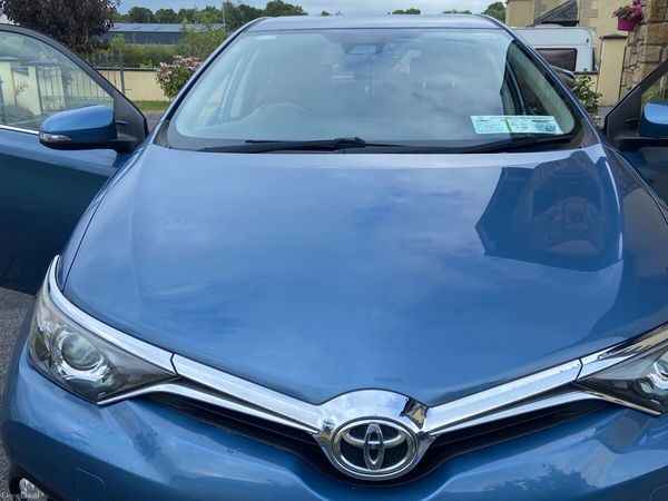 Toyota Auris Hatchback, Petrol, 2018, Blue