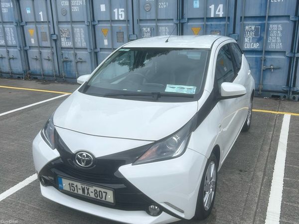 Toyota Aygo Hatchback, Petrol, 2015, White