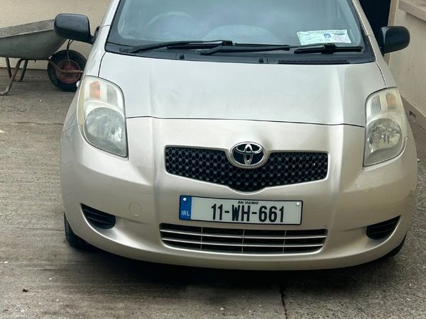 Toyota Yaris Hatchback, Diesel, 2011, Gold