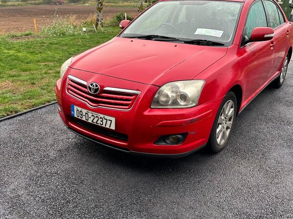 Toyota Avensis Saloon, Petrol, 2009, Red