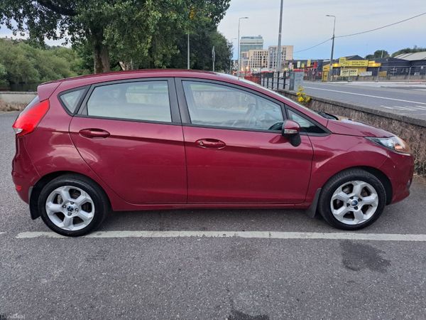 Ford Fiesta Hatchback, Petrol, 2010, Red