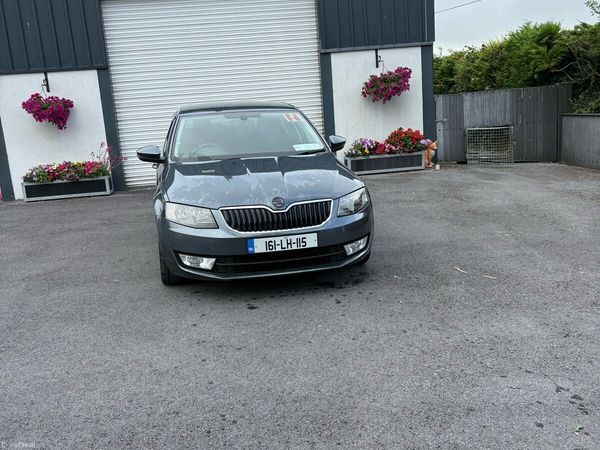 Skoda Octavia Saloon, Diesel, 2016, Grey