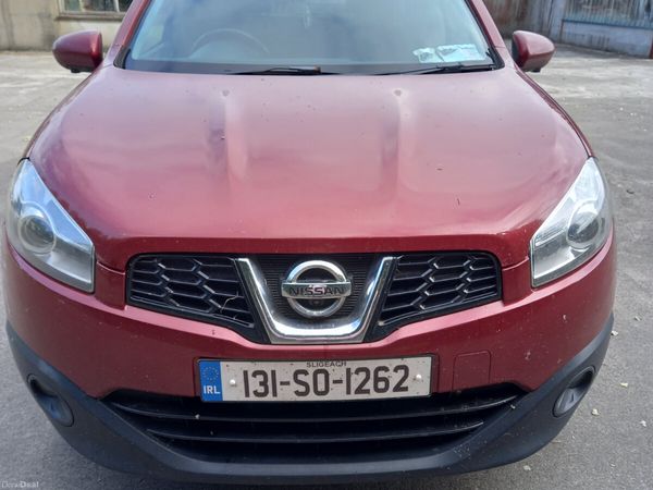 Nissan Qashqai Hatchback, Petrol, 2013, Red