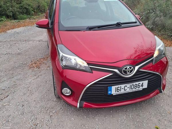 Toyota Yaris Hatchback, Petrol, 2016, Red