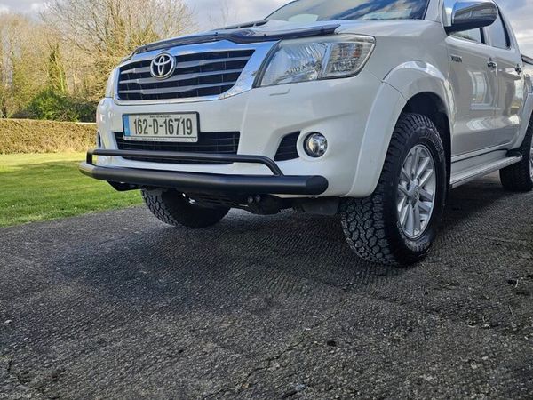 Toyota Hilux Crew Cab, Diesel, 2016, White