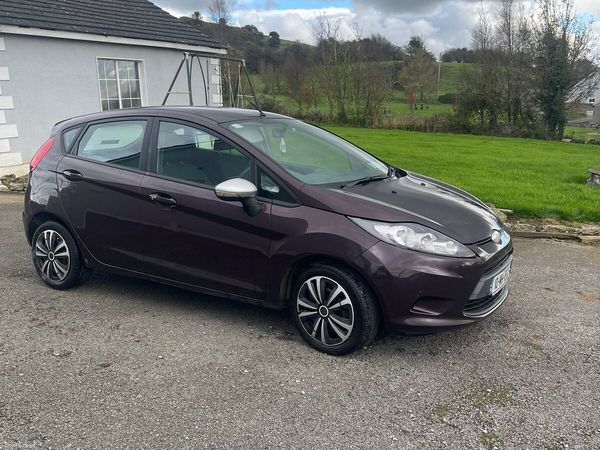 Ford Fiesta Hatchback, Diesel, 2010, Red