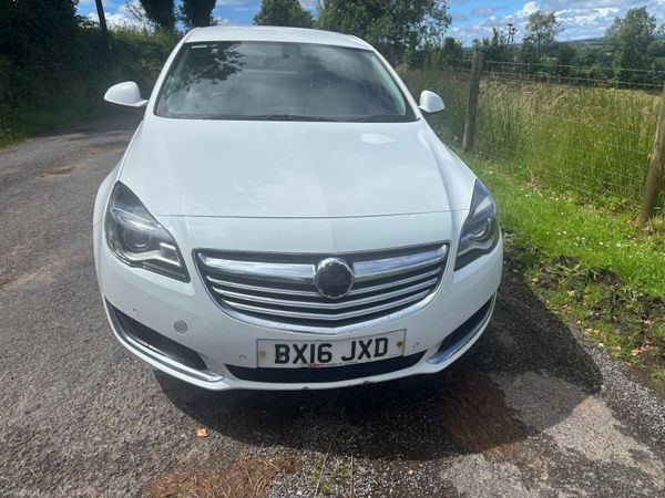 Vauxhall Insignia Hatchback, Diesel, 2016, White