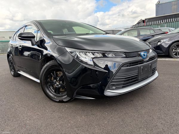 Toyota Corolla Saloon, Petrol Hybrid, 2023, Silver