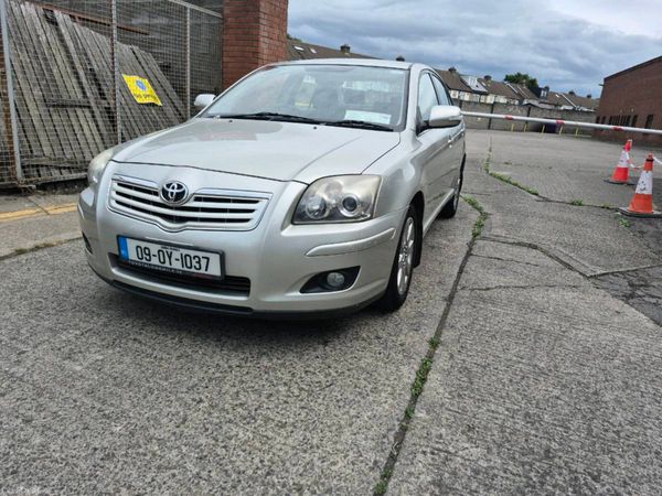 Toyota Avensis Saloon, Petrol, 2009, Silver