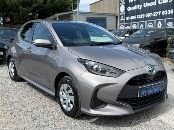 Toyota Yaris Hatchback, Petrol Hybrid, 2021, Gold