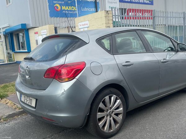 Opel Astra MPV, Diesel, 2012, Silver