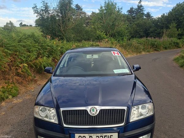 Skoda Octavia Hatchback, Petrol, 2009, Blue