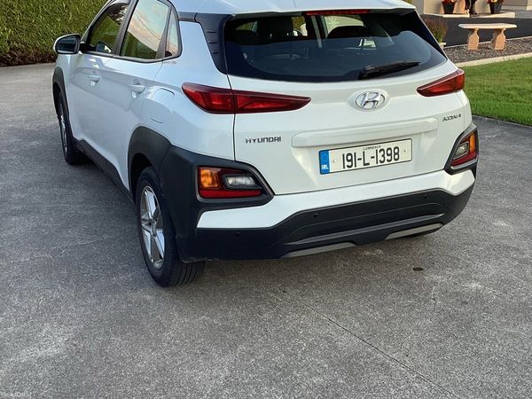 Hyundai KONA MPV, Petrol, 2019, White